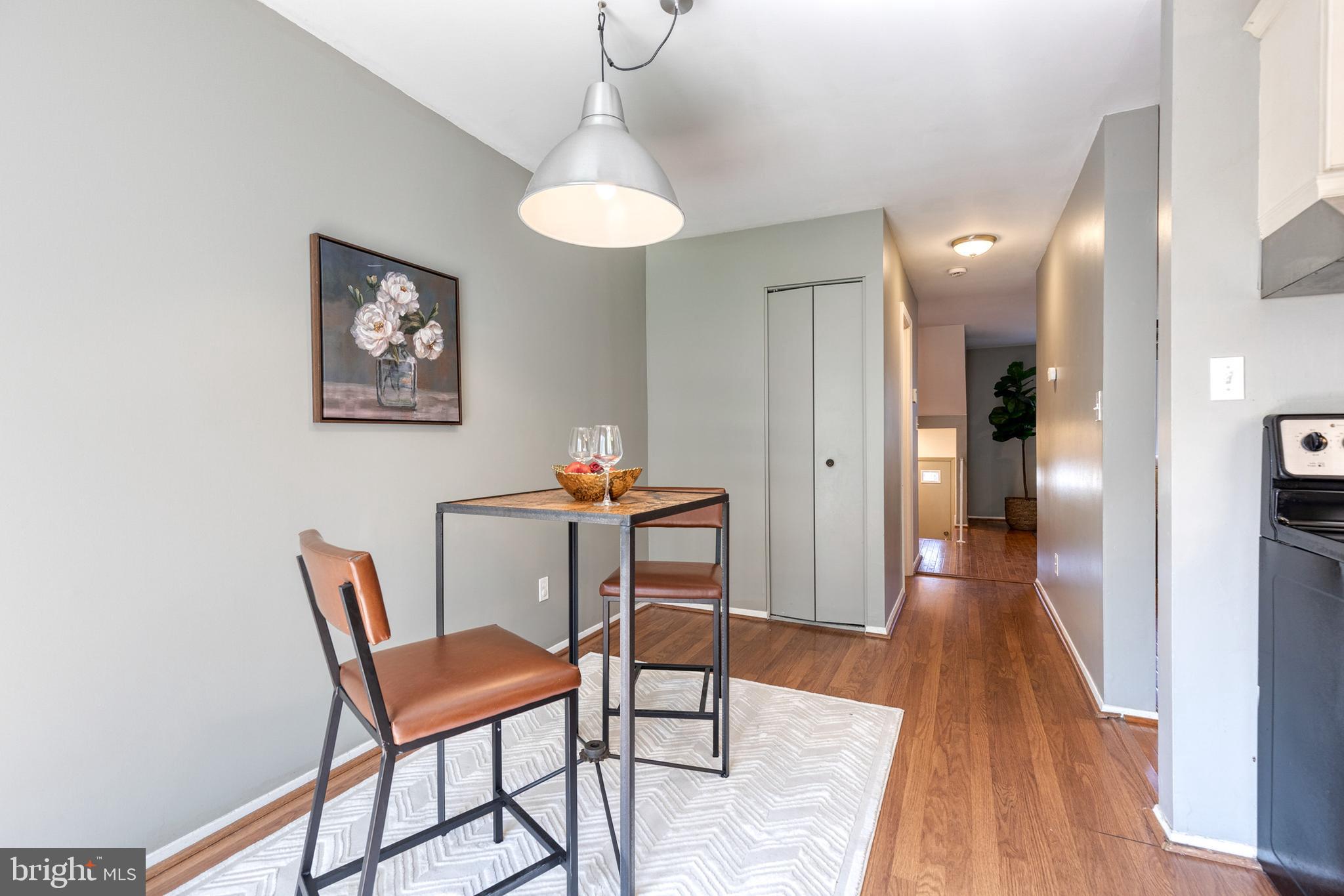 CARLTON SQUARE - Residential