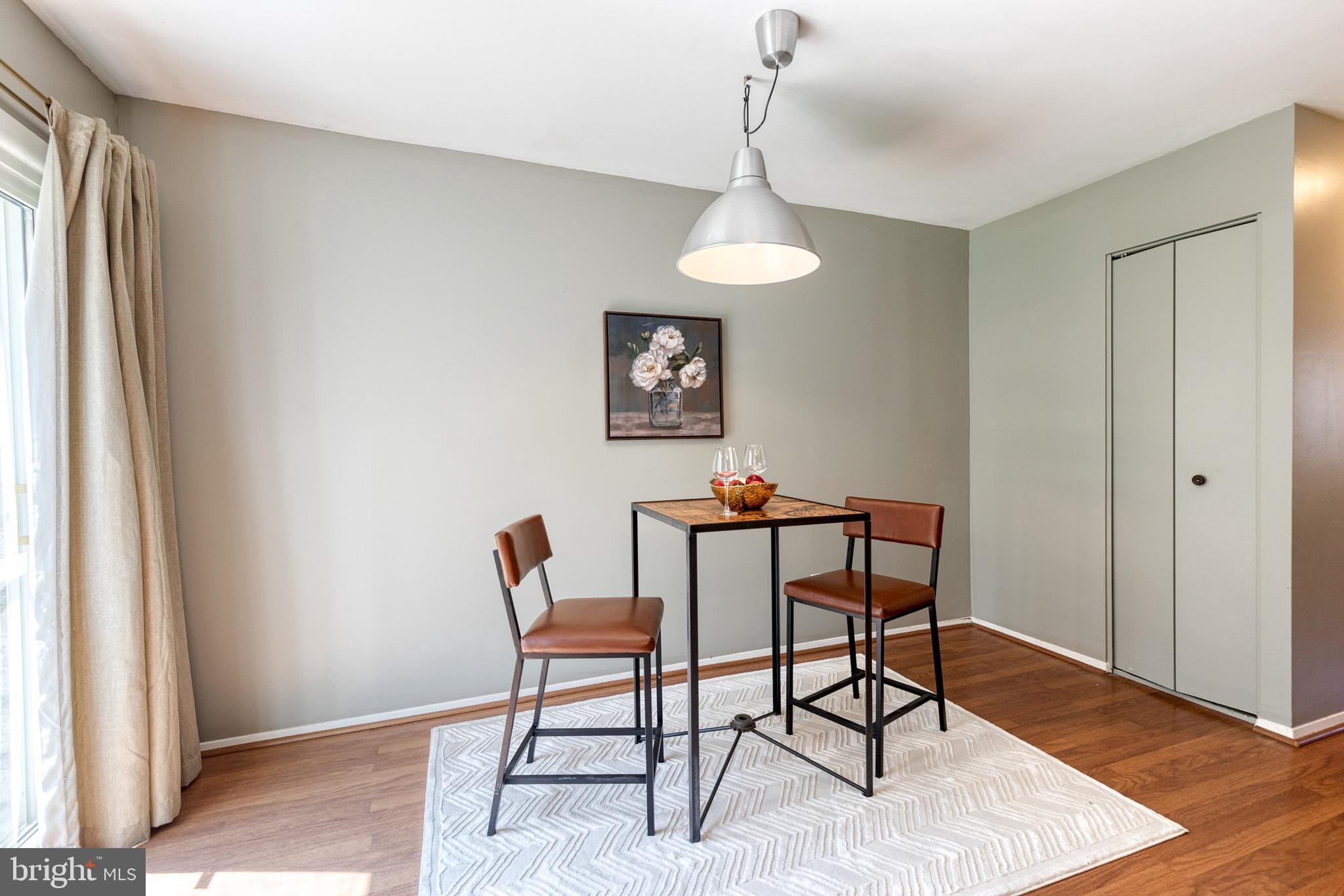 CARLTON SQUARE - Residential