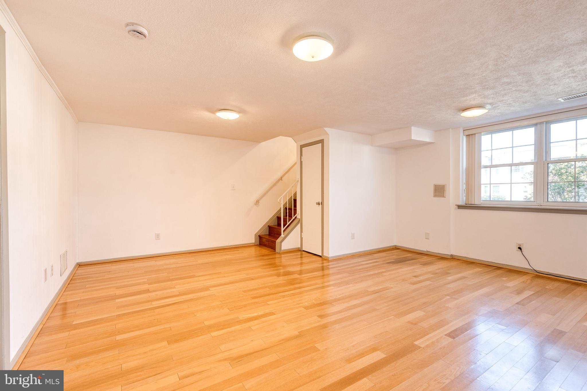 CARLTON SQUARE - Residential