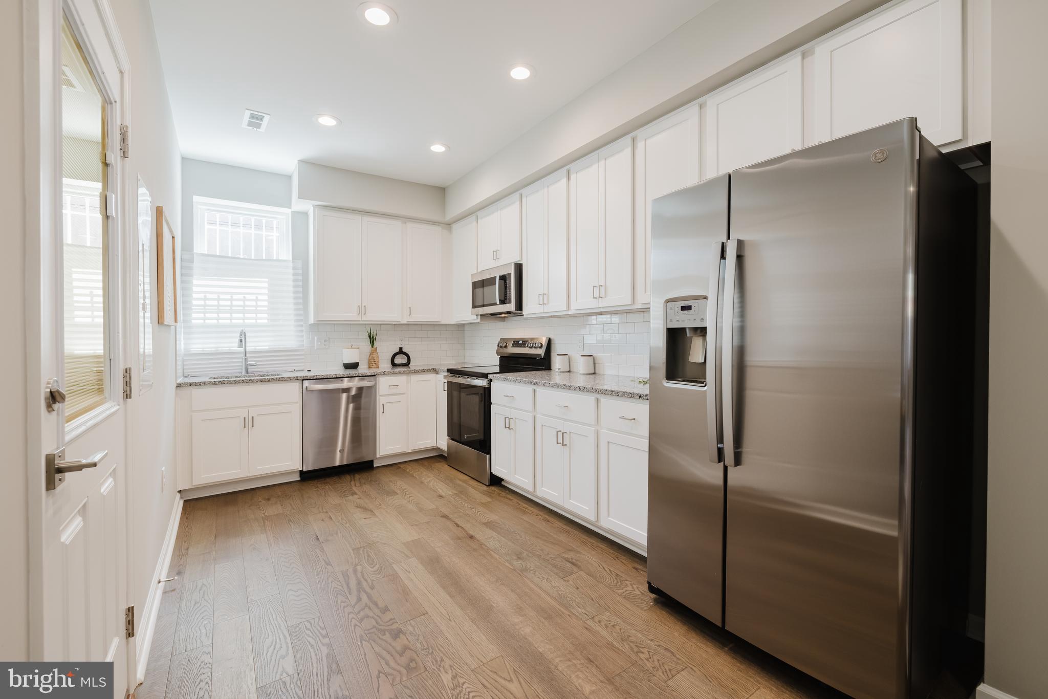 JOHNSTON SQUARE - Residential