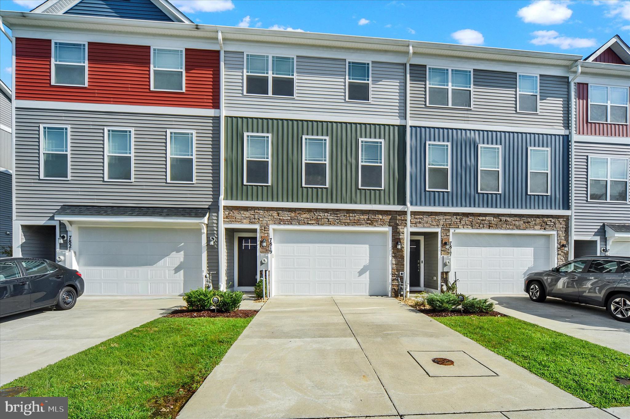 7819 WOLF RUN LANE