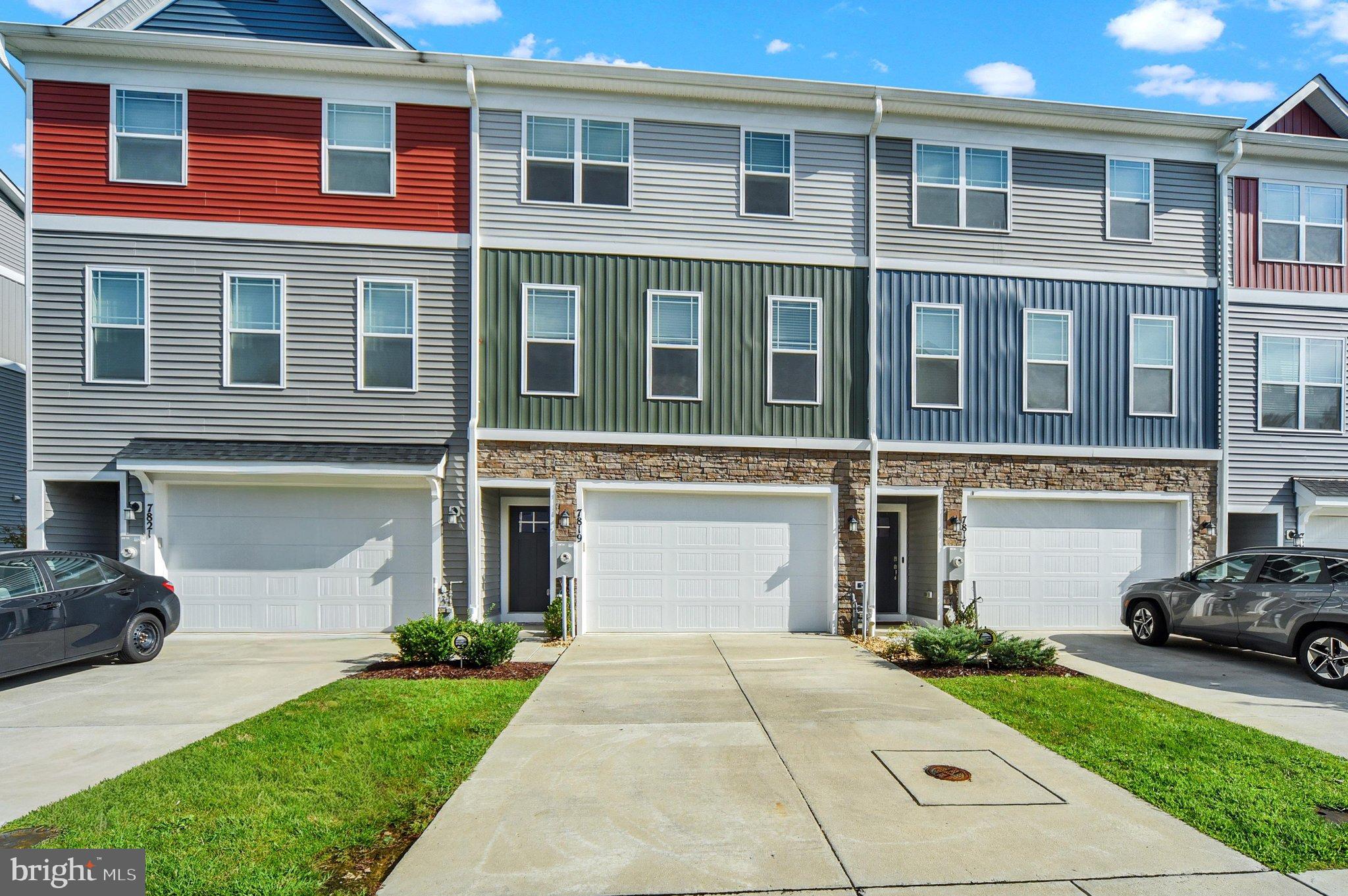 7819 WOLF RUN LANE