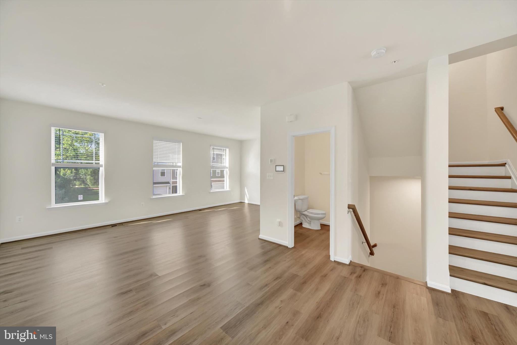 7819 WOLF RUN LANE