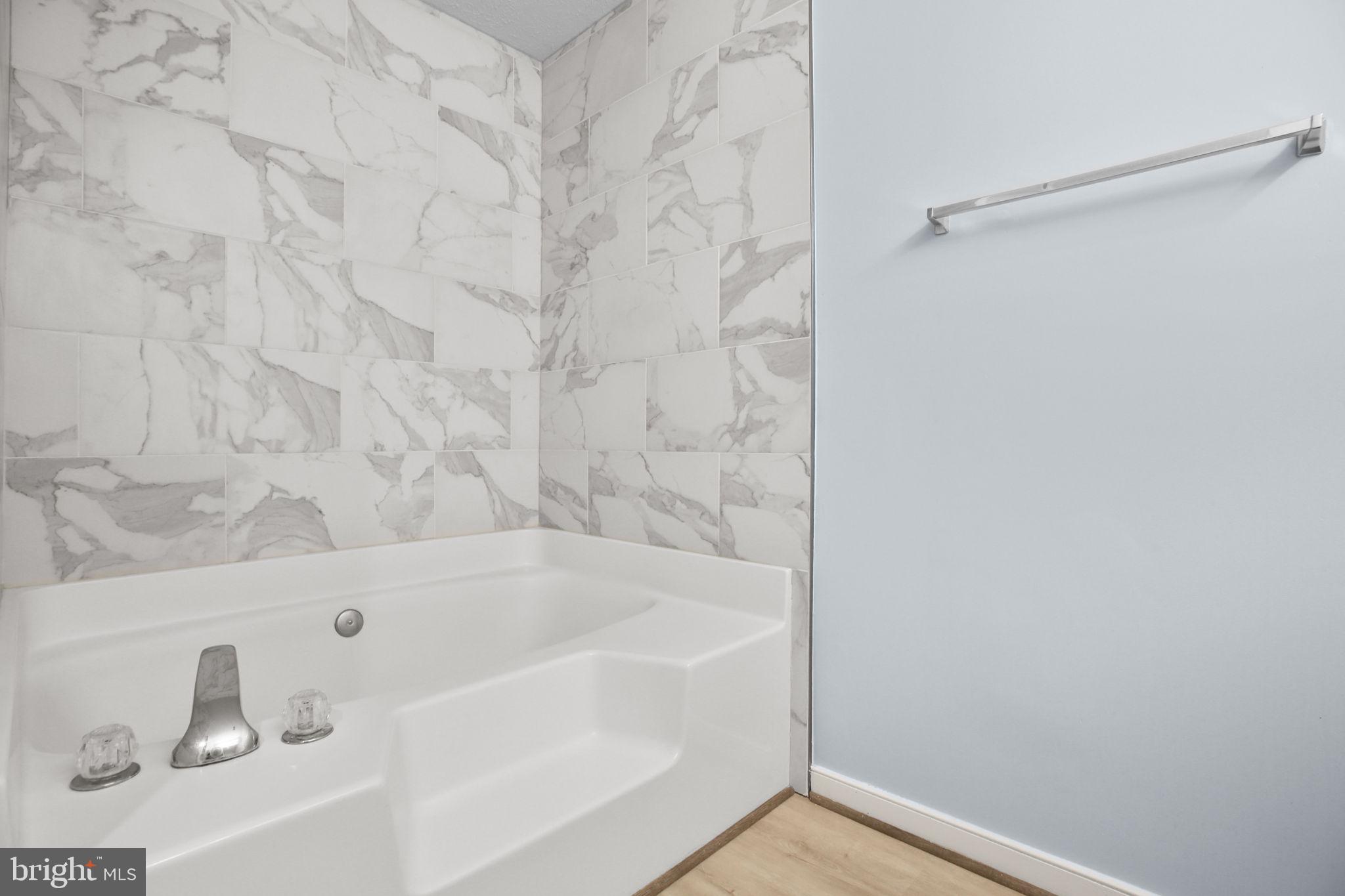 DEEPWOOD ESTATES - Residential