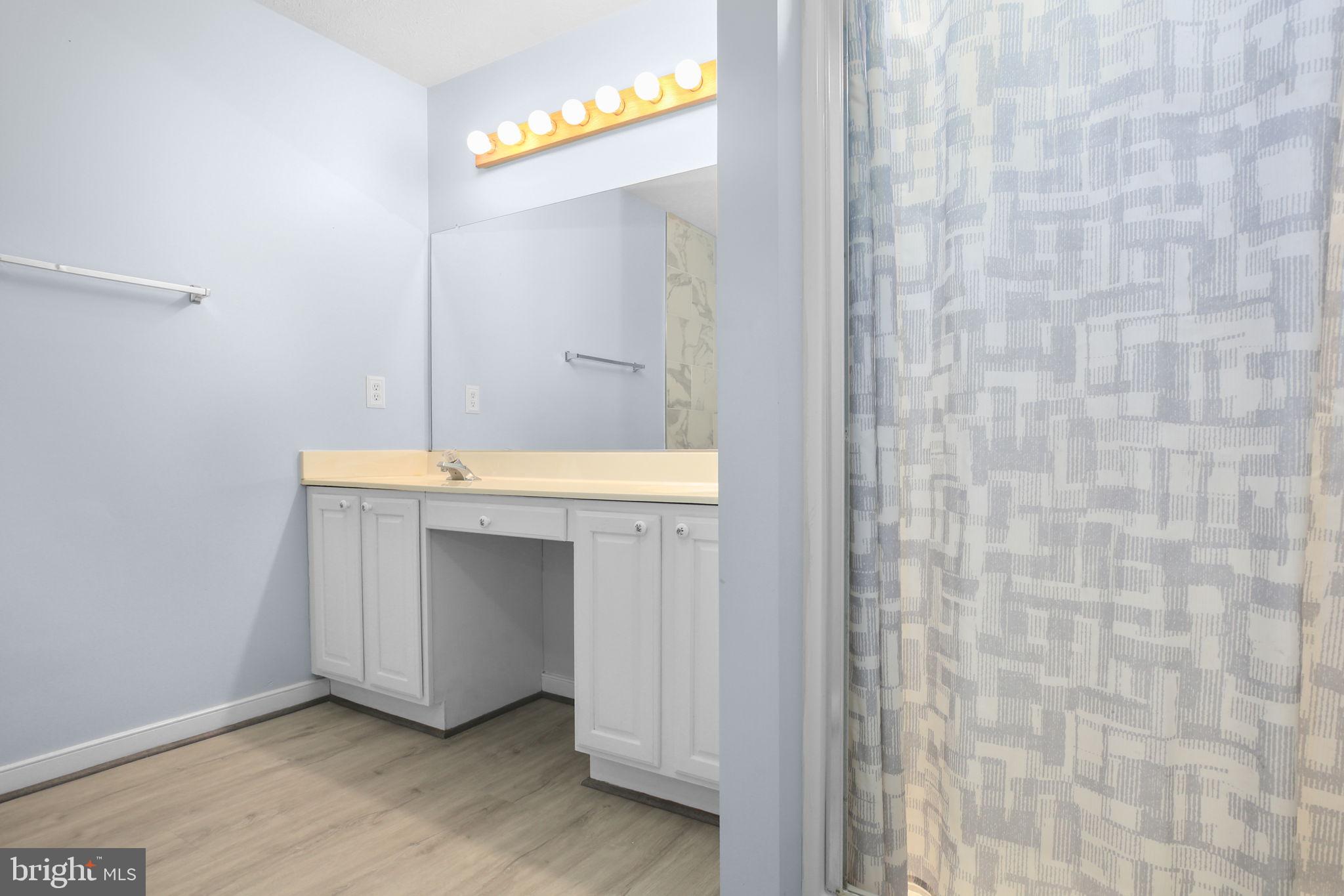 DEEPWOOD ESTATES - Residential