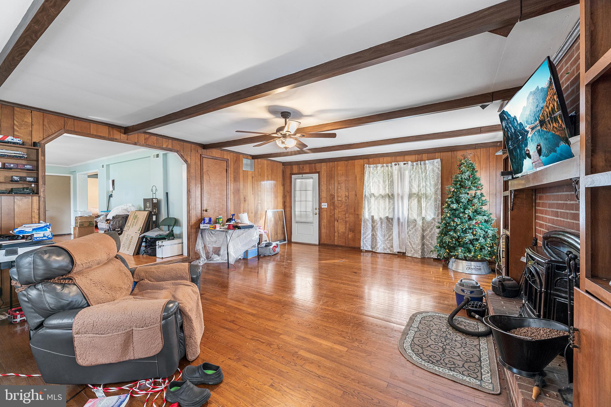 1402 SANDY ACRES DRIVE