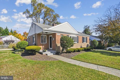 Photo of 4505 Franklin Street, Kensington, MD 20895 (MLS # MDMC2111580)