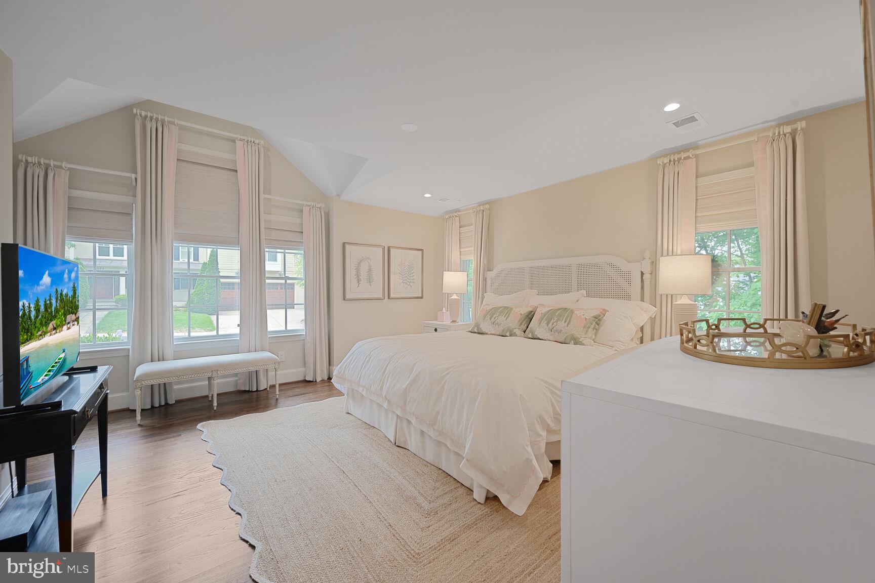 BRADLEY HILLS - Residential