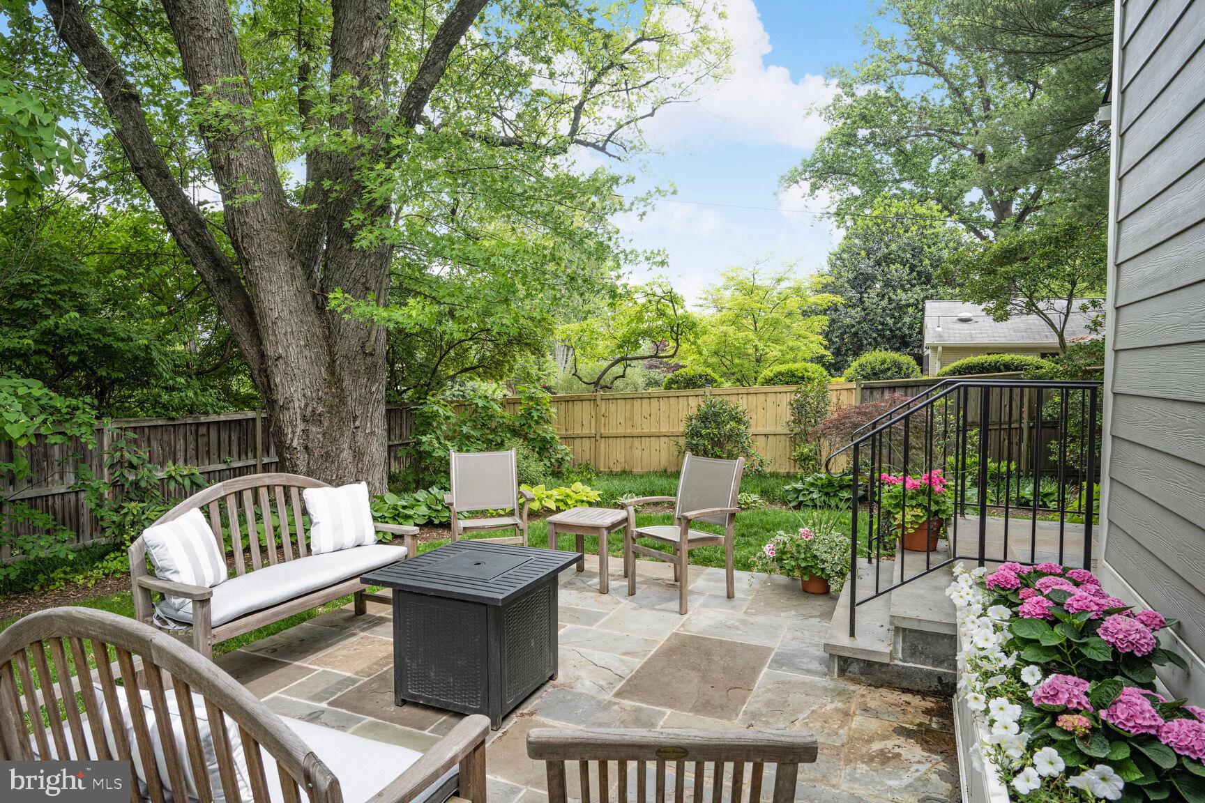 BRADLEY HILLS - Residential