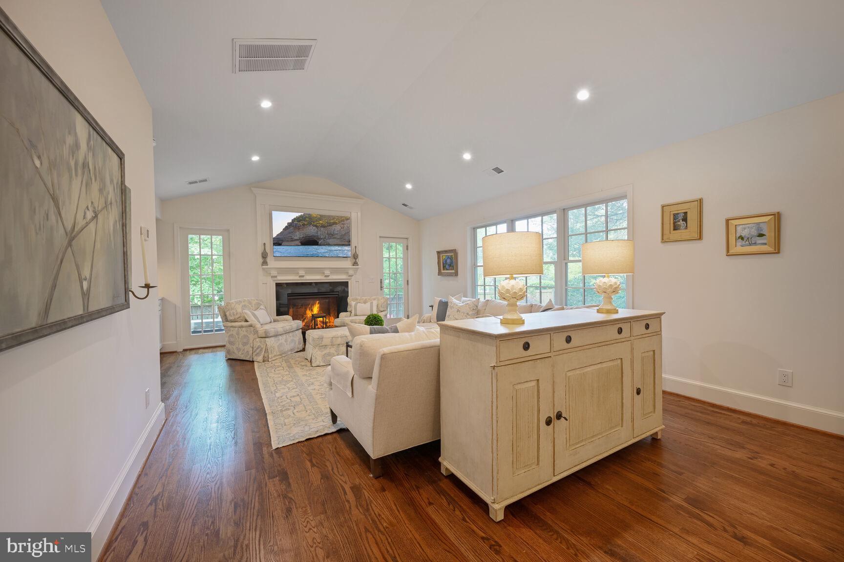 BRADLEY HILLS - Residential