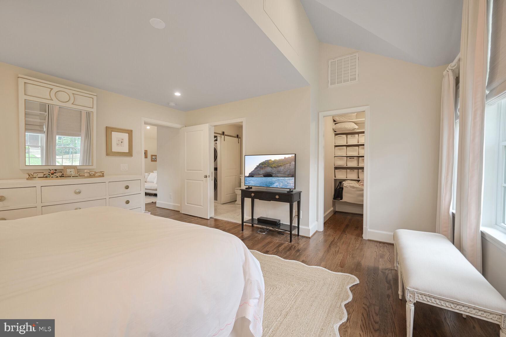 BRADLEY HILLS - Residential