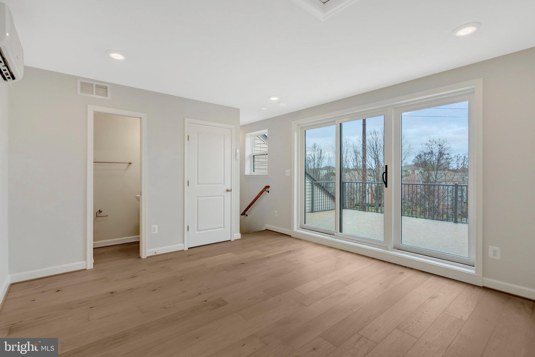 ENCLAVE AT FAIR LAKES - Residential