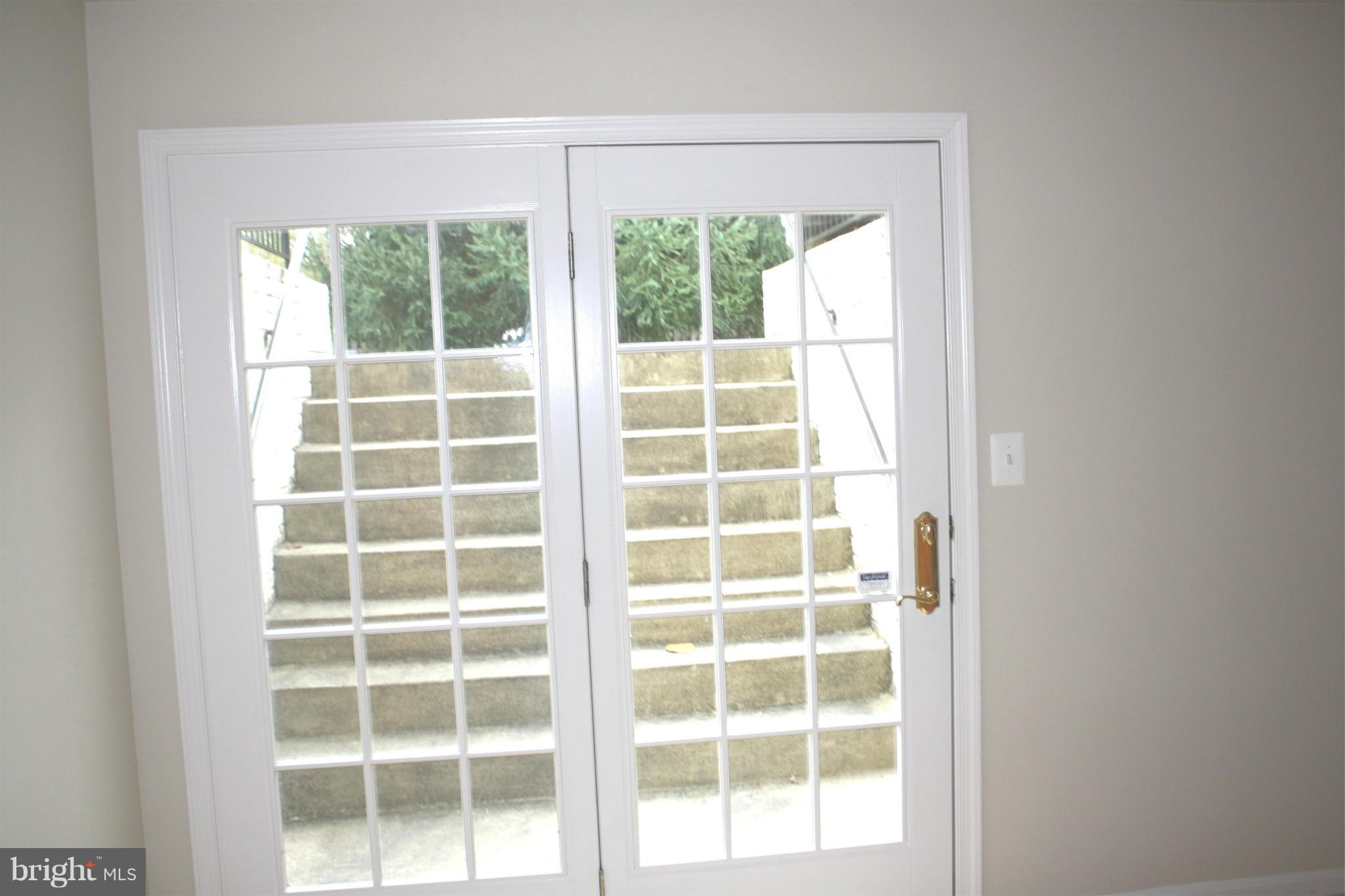 CRIPPENS CORNER - Residential Lease