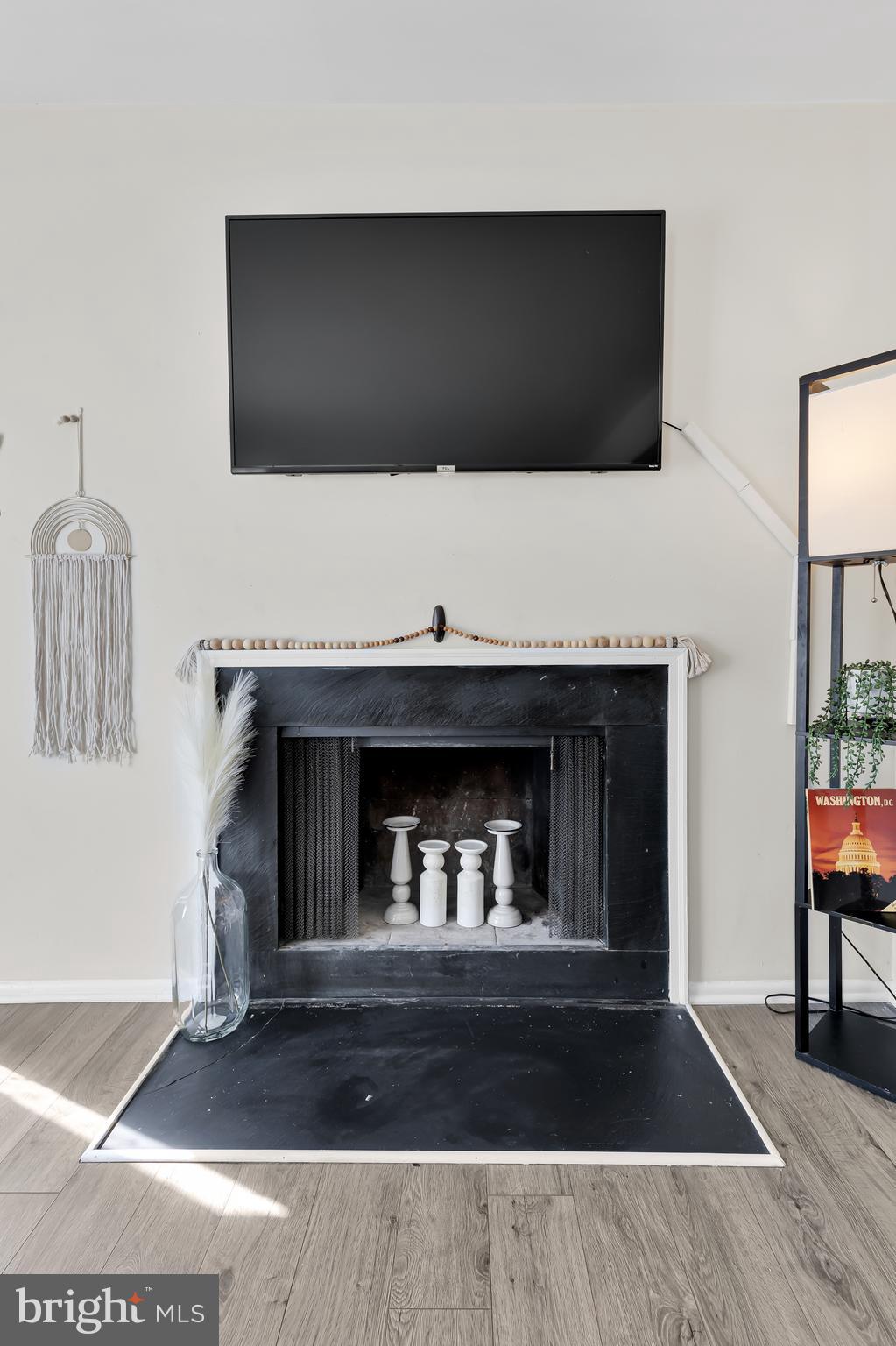 8608 VILLAGE SQUARE 15/8608