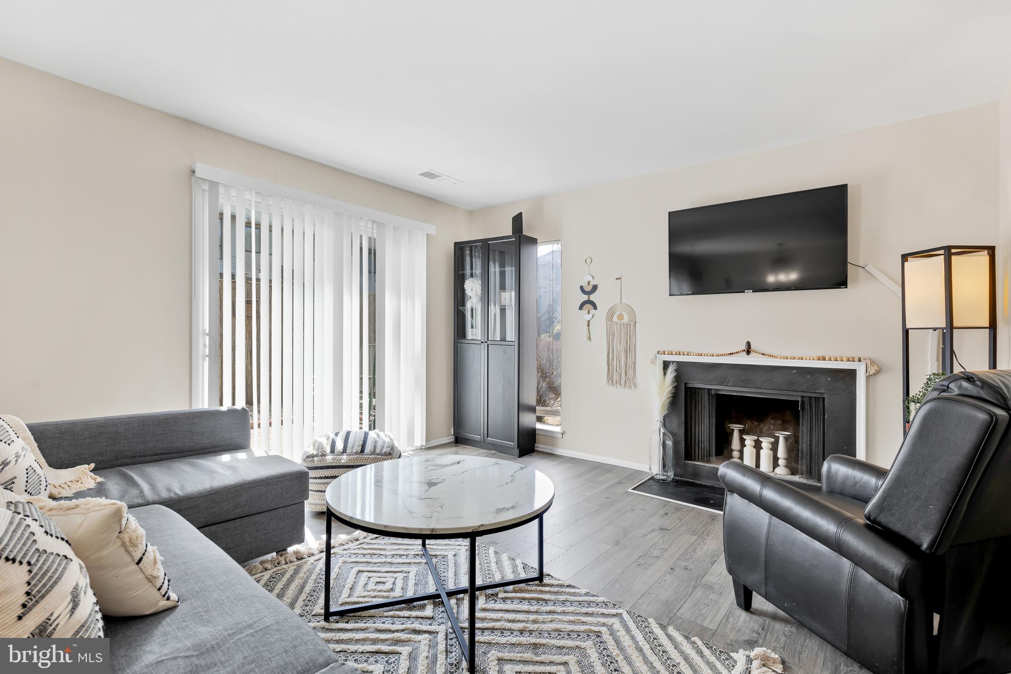 8608 VILLAGE SQUARE 15/8608