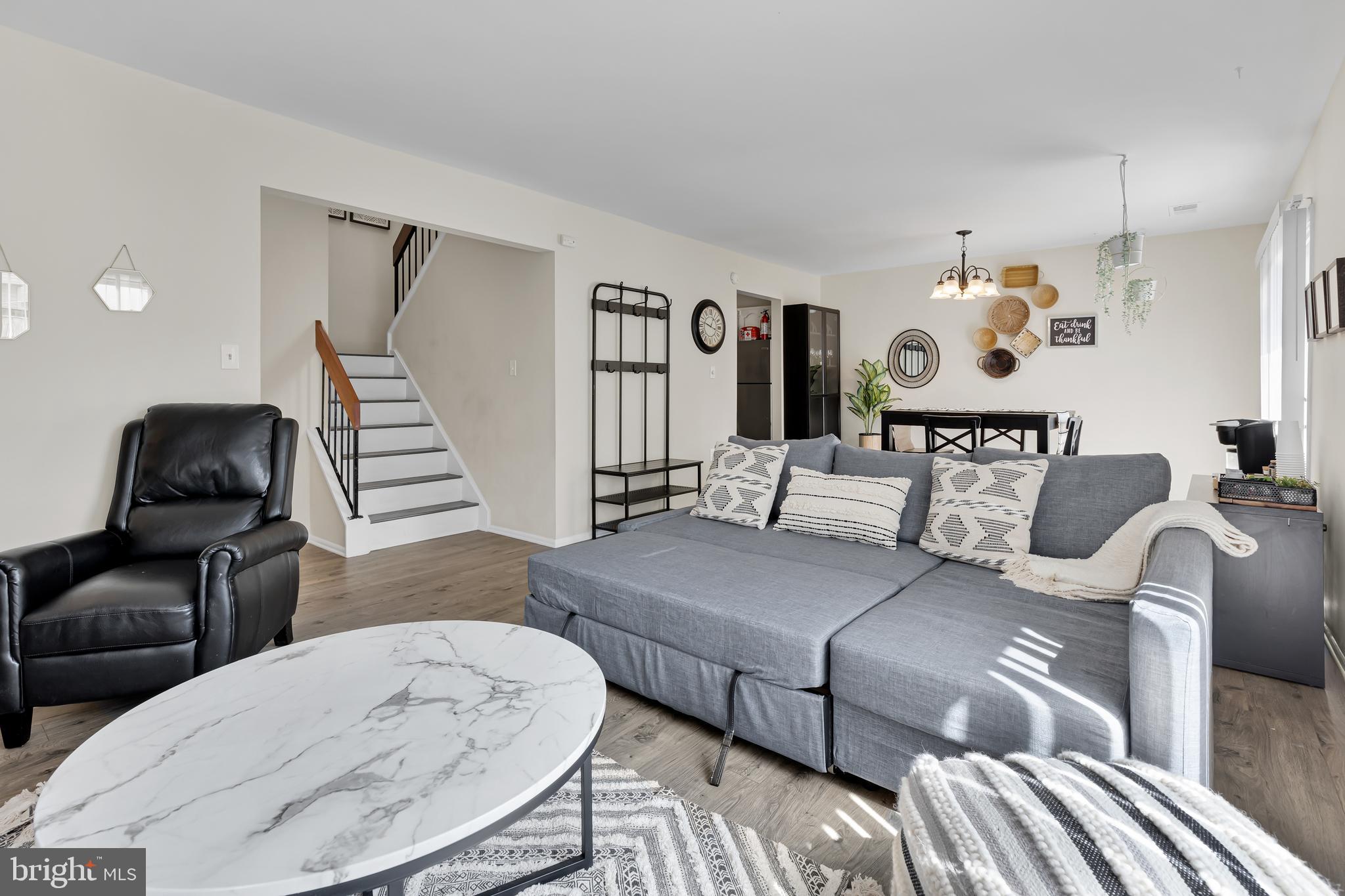 8608 VILLAGE SQUARE 15/8608