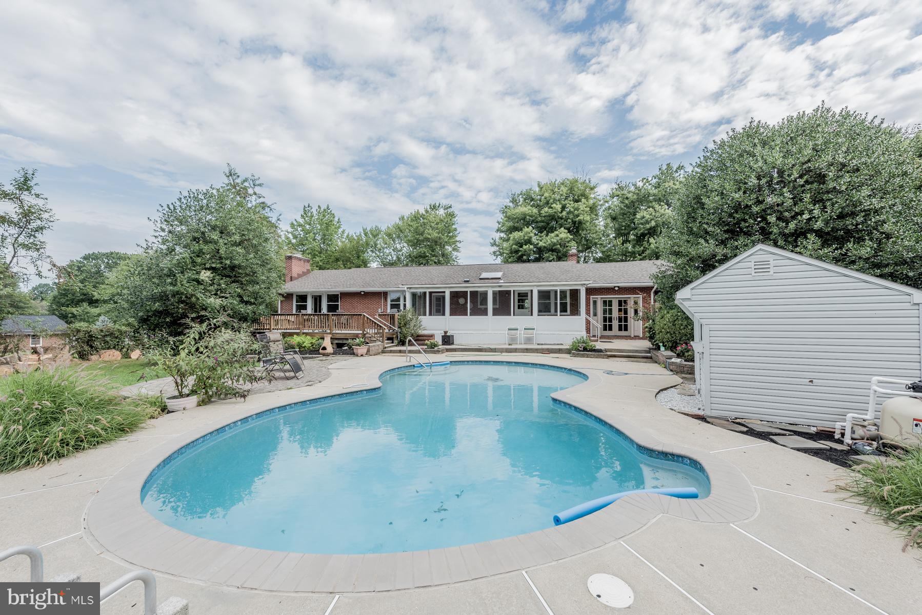 CHESTNUT HILL - Residential