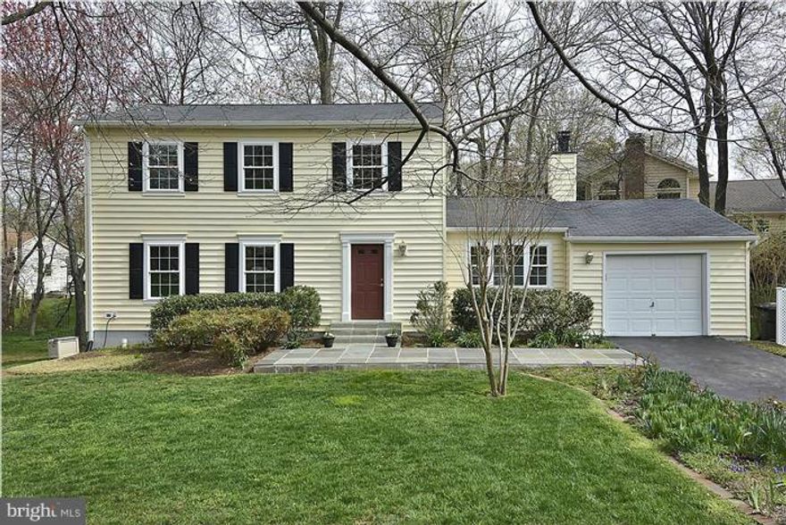 THIS EXTREMELY WELL MAINTAINED HOME OFFERS UPDATED KITCHEN WITH BEAUTIFUL NATURAL BIRCH 42 INC KITCHEN CABINETS WITH BUILT IN PANTRY. BREAKFAST AREA AND SEPARATE DINING RM.  SPACIOUS LIVING RM AND LARGE FAMILY RM WITH FIREPLACE AND SLIDING DOOR TO DECK. DECK OVERLOOKS TREES AND SCRUBS. ALL BATHS HAVE BEEN UPDATED.THE VINYL SIDING, WIDOWS, AND SLIDING DOORS ALL HAVE BEEN REPLACE! NEW CARPET & PAINT