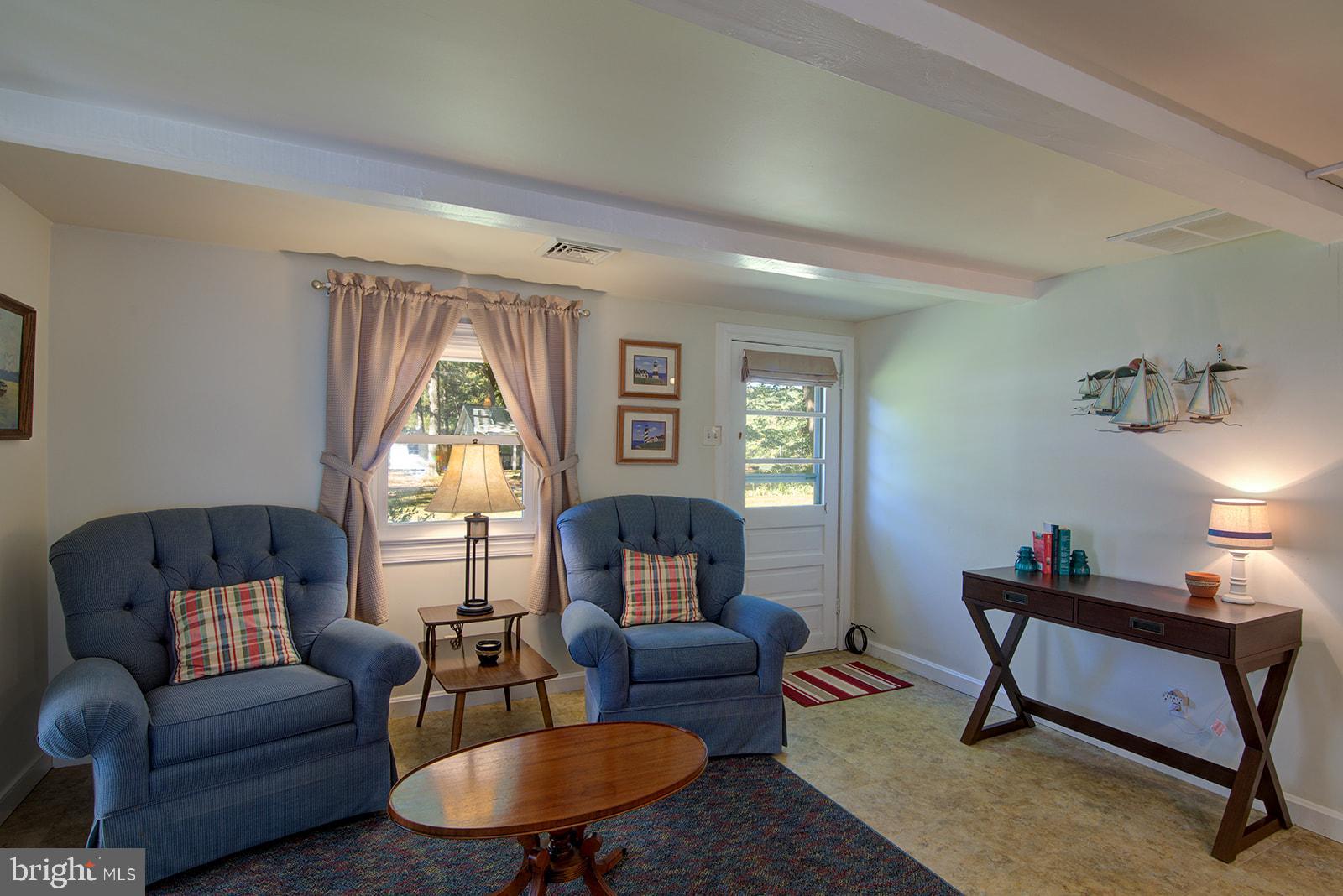 PRETTY POINT - Residential