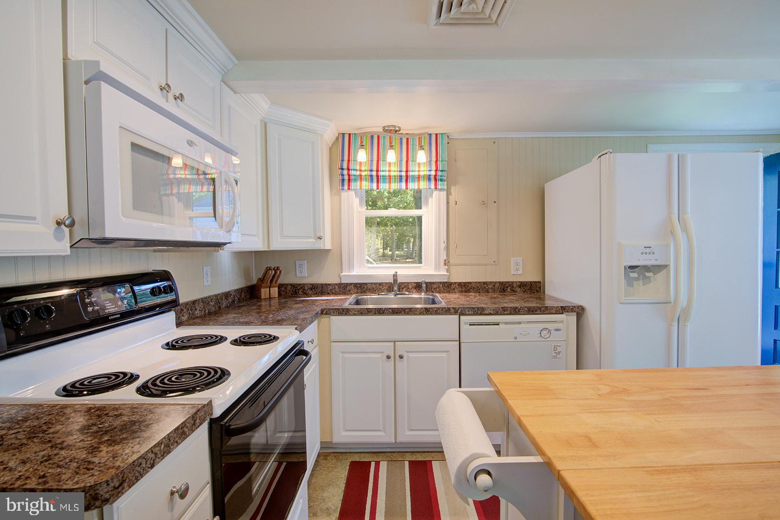 PRETTY POINT - Residential