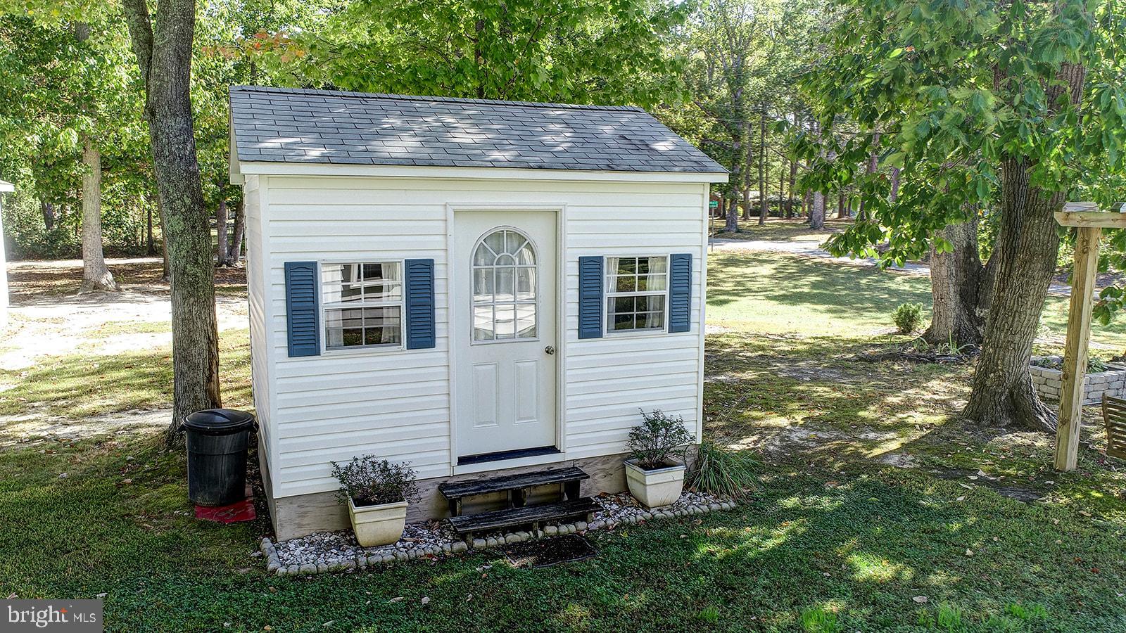 PRETTY POINT - Residential