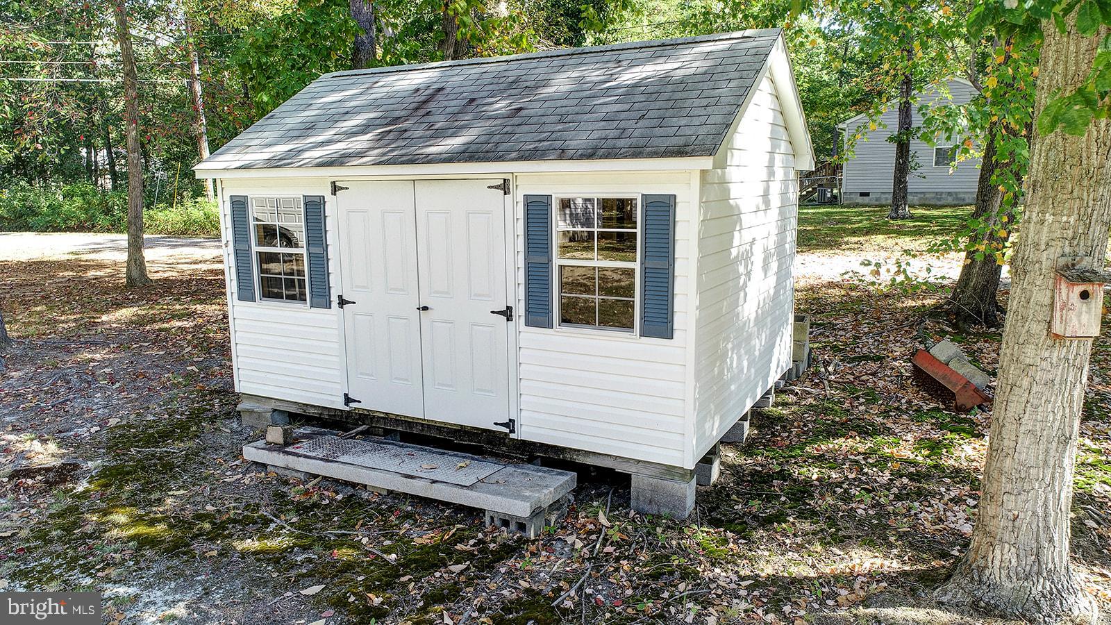 PRETTY POINT - Residential