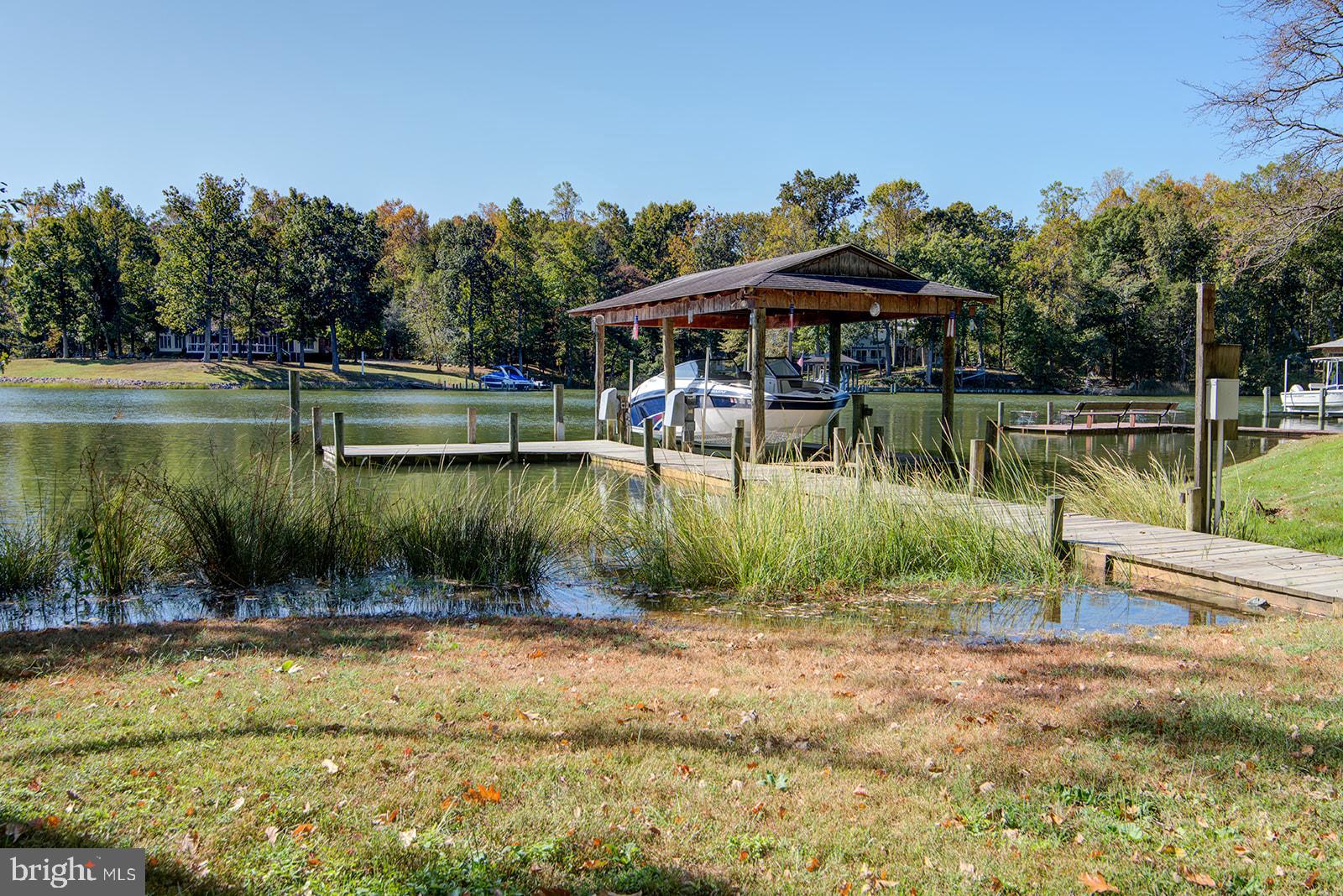 PRETTY POINT - Residential