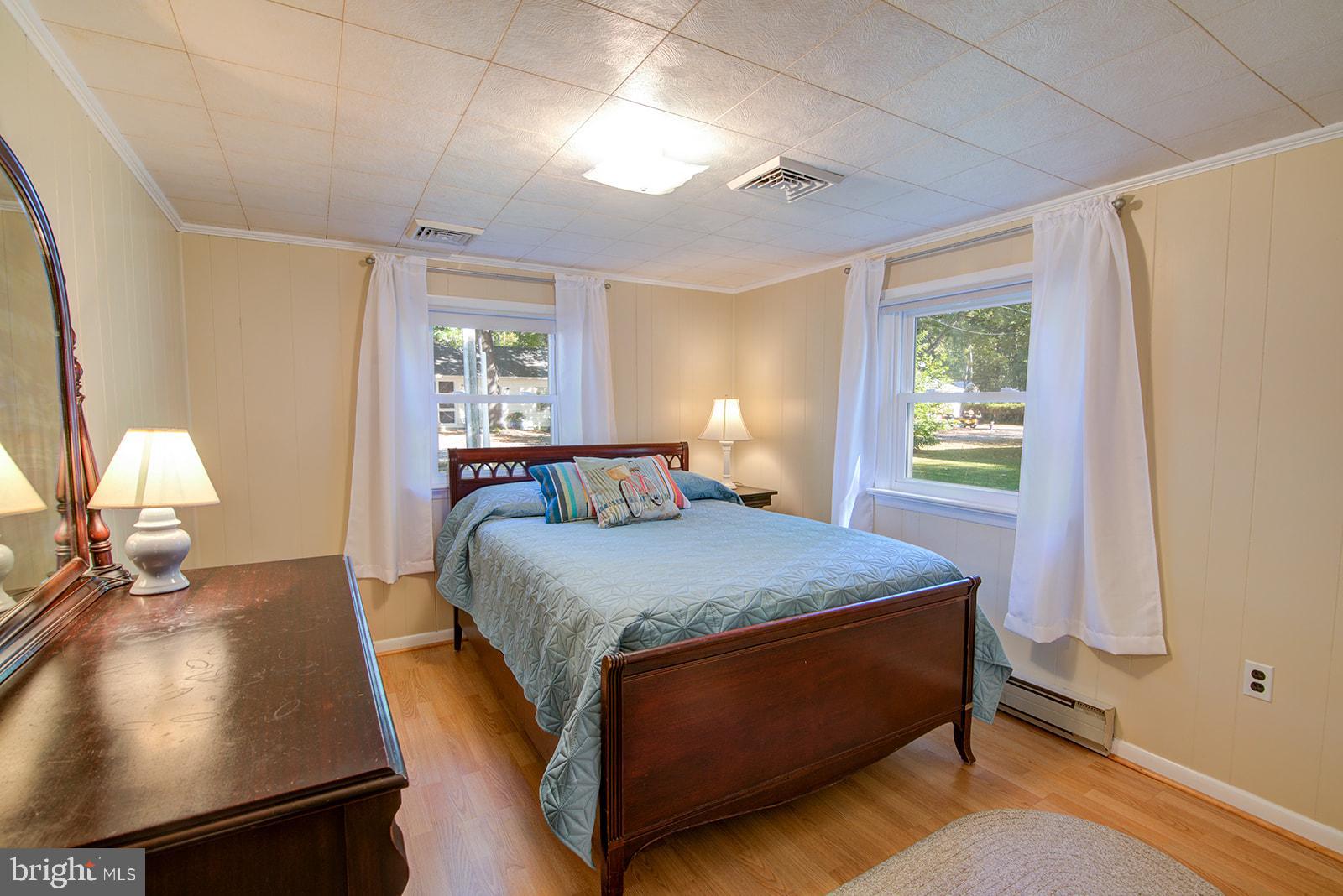 PRETTY POINT - Residential