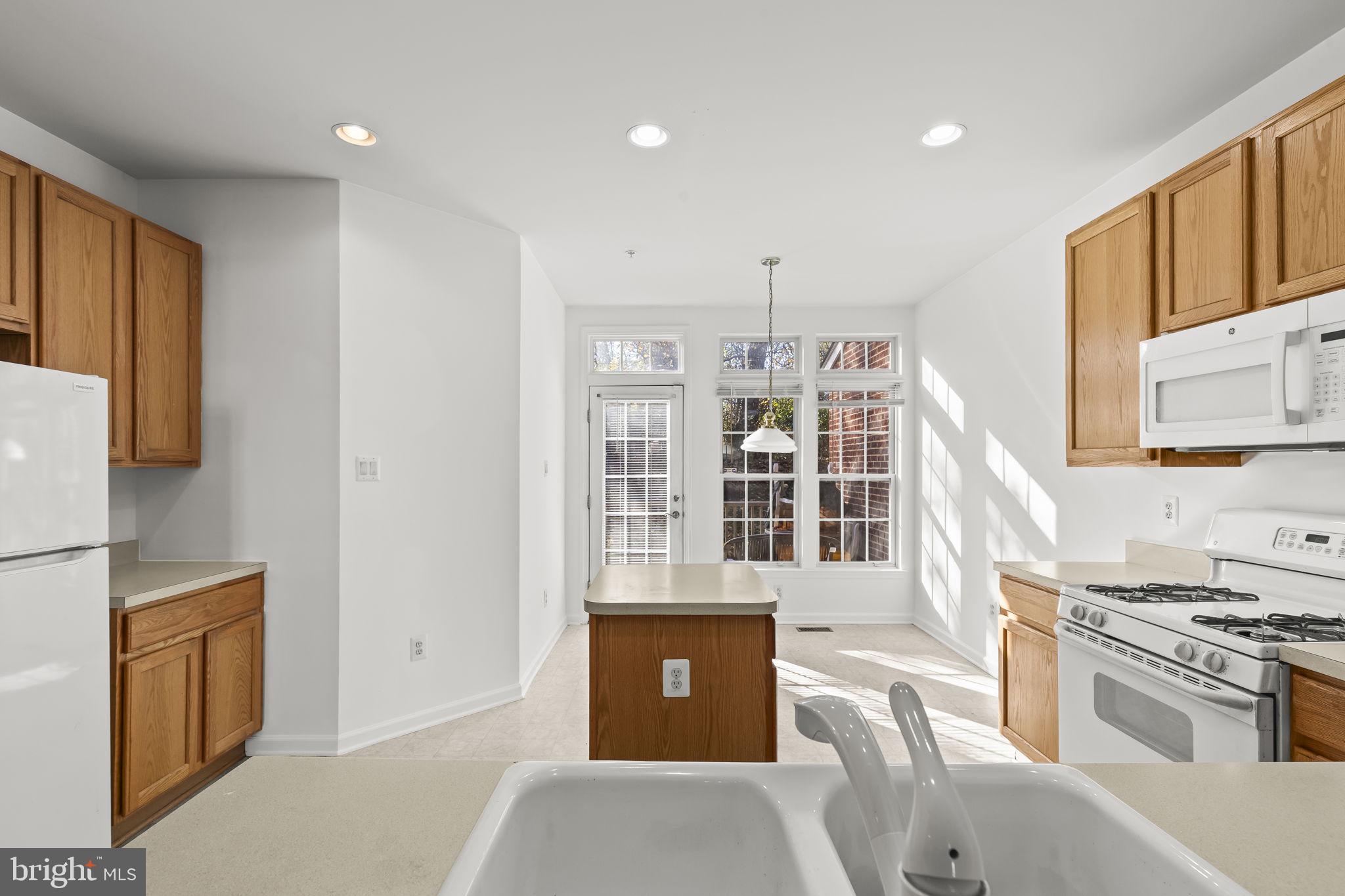 2004 GOLDEN MORNING DRIVE 30