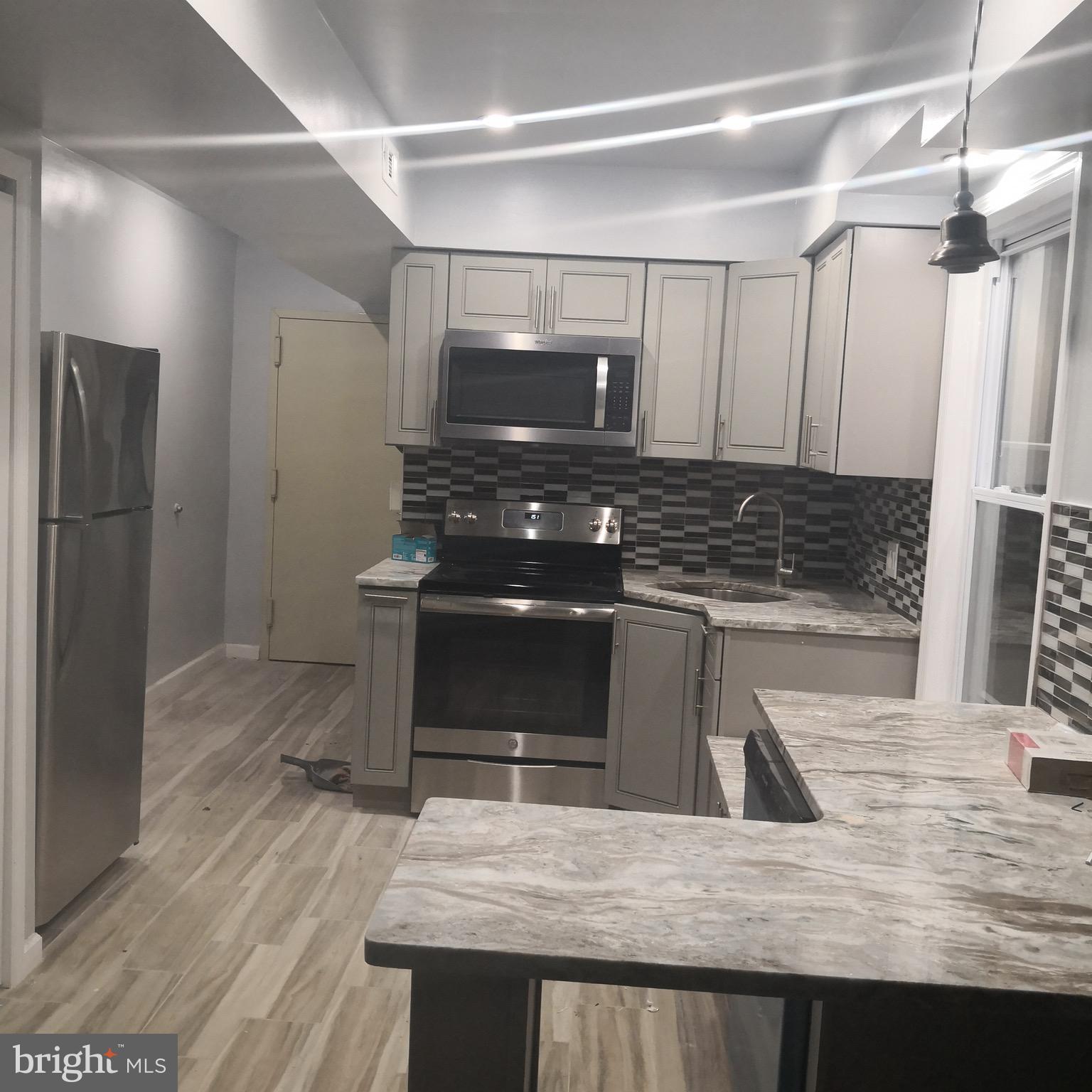 600 N 11TH STREET 2F