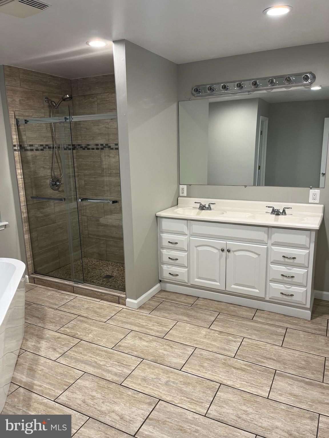 SURRATTS GARDENS - Residential Lease