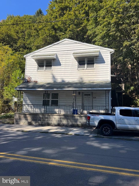 Multifamily For Sale - 304 E Mahanoy Avenue<br/> GIRARDVILLE, PA 17935