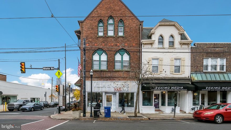 Walk down the stairs and out the door to all that State St. offers.  One bedroom apartment with in unit washer and dryer.  Recently remodeled. Apartment in excellent condition. Exit also available from the rear of the apartment.