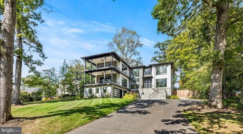 Photo of 6884 Churchill Road, MCLEAN, VA 22101 (MLS # VAFX2339340)