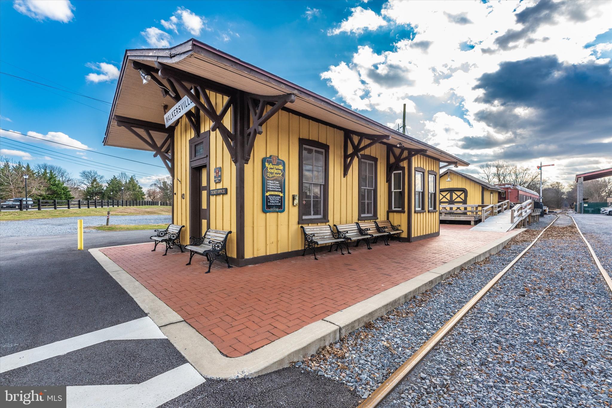 GLADE VILLAGE - Residential