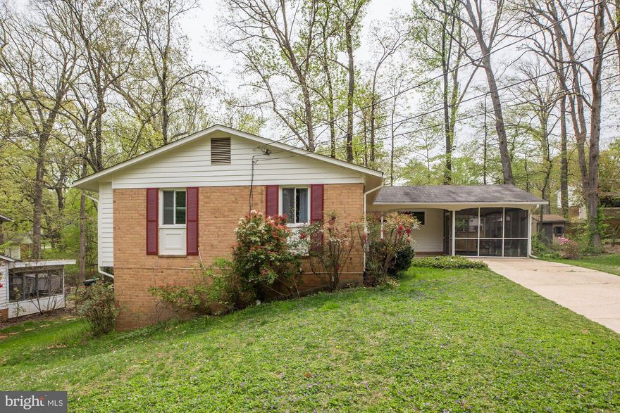 REDUCED! Lovely 4BR, 3 Full Bath Home with Screened Porch- sought after Kings      Park Community, Updates and Hardwood Floorings, Many Upgrades, must see!