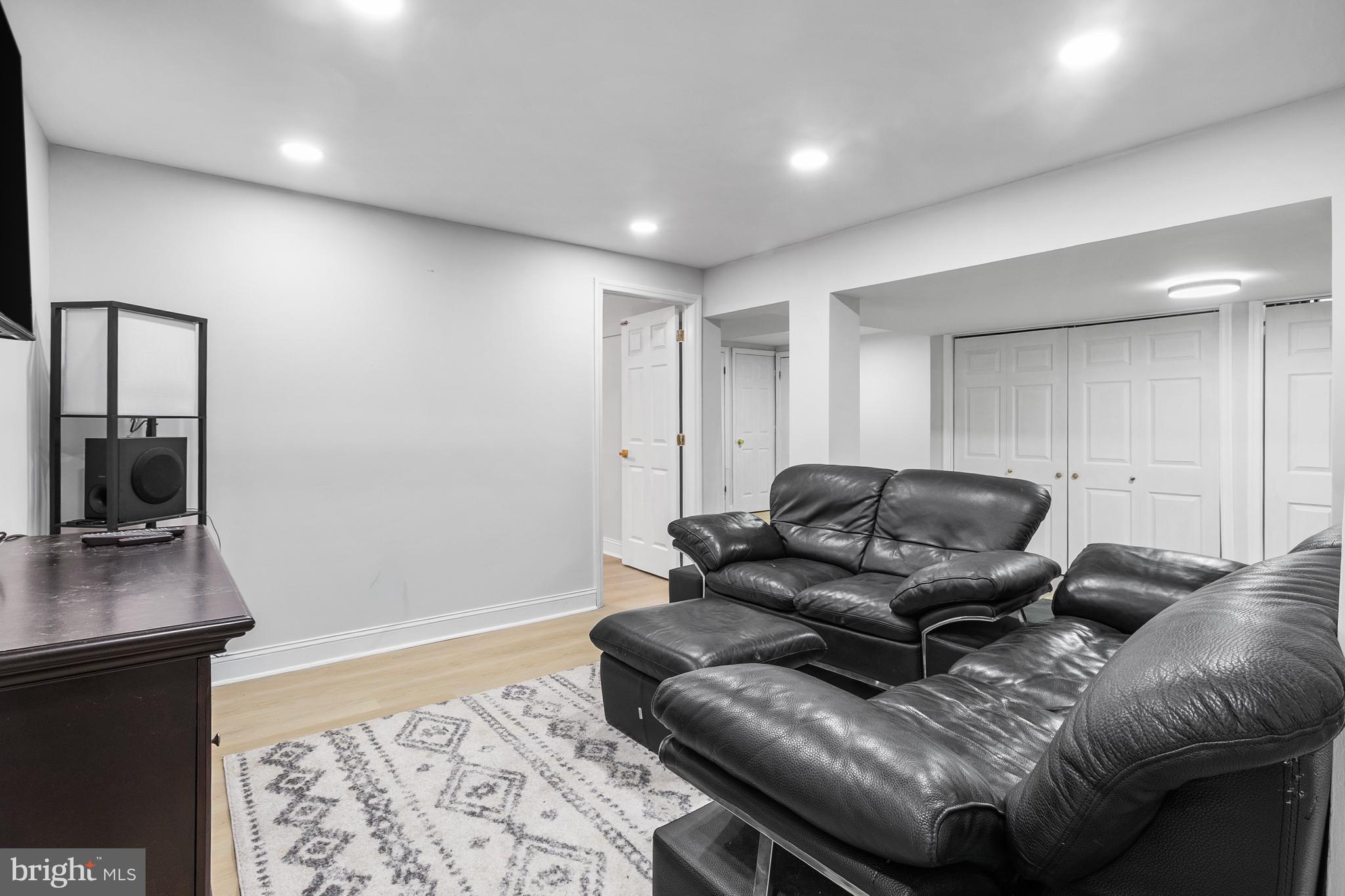 HOLLY OAK TERRACE - Residential