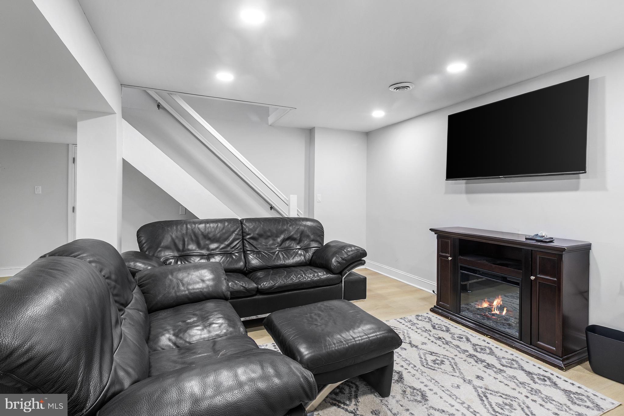 HOLLY OAK TERRACE - Residential