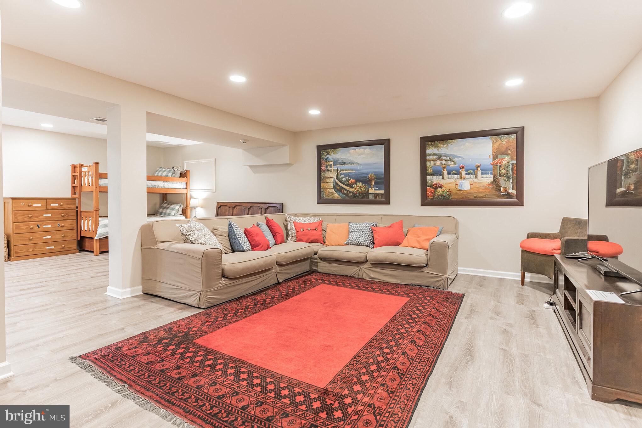 KINGS POINT - Residential