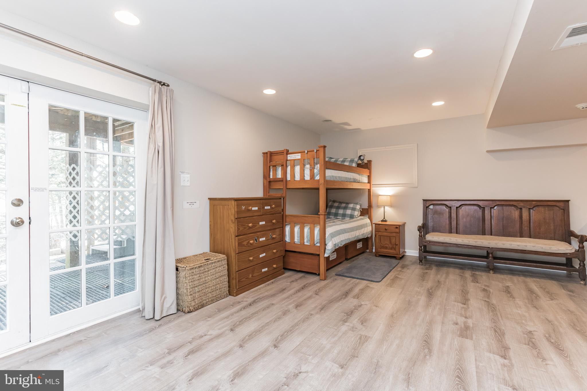 KINGS POINT - Residential