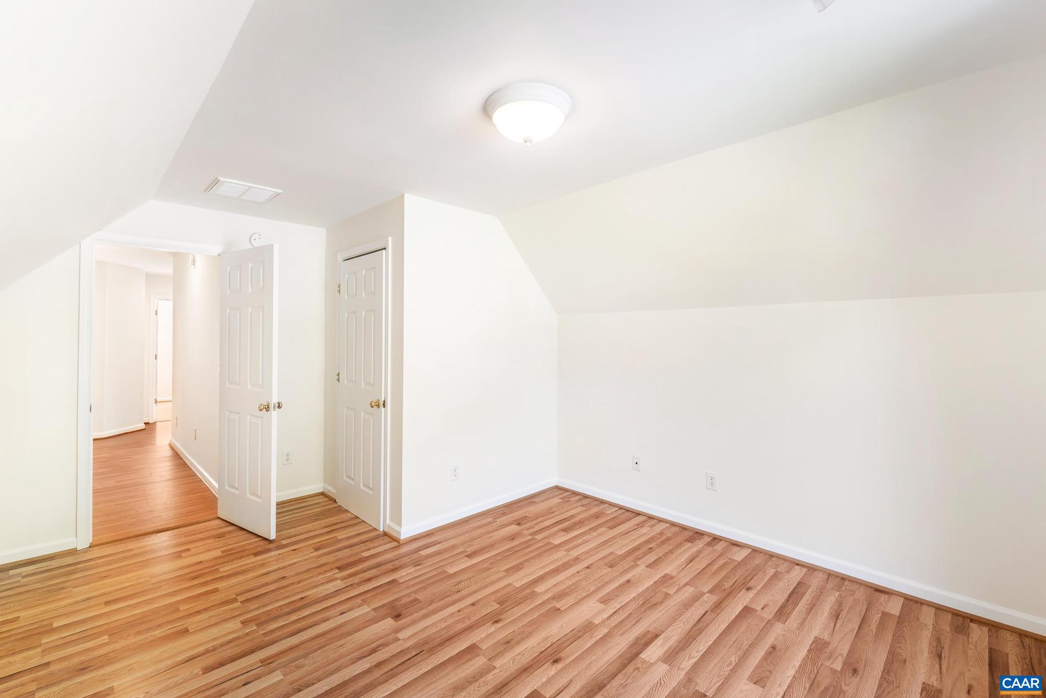 MOSBY MOUNTAIN - Residential