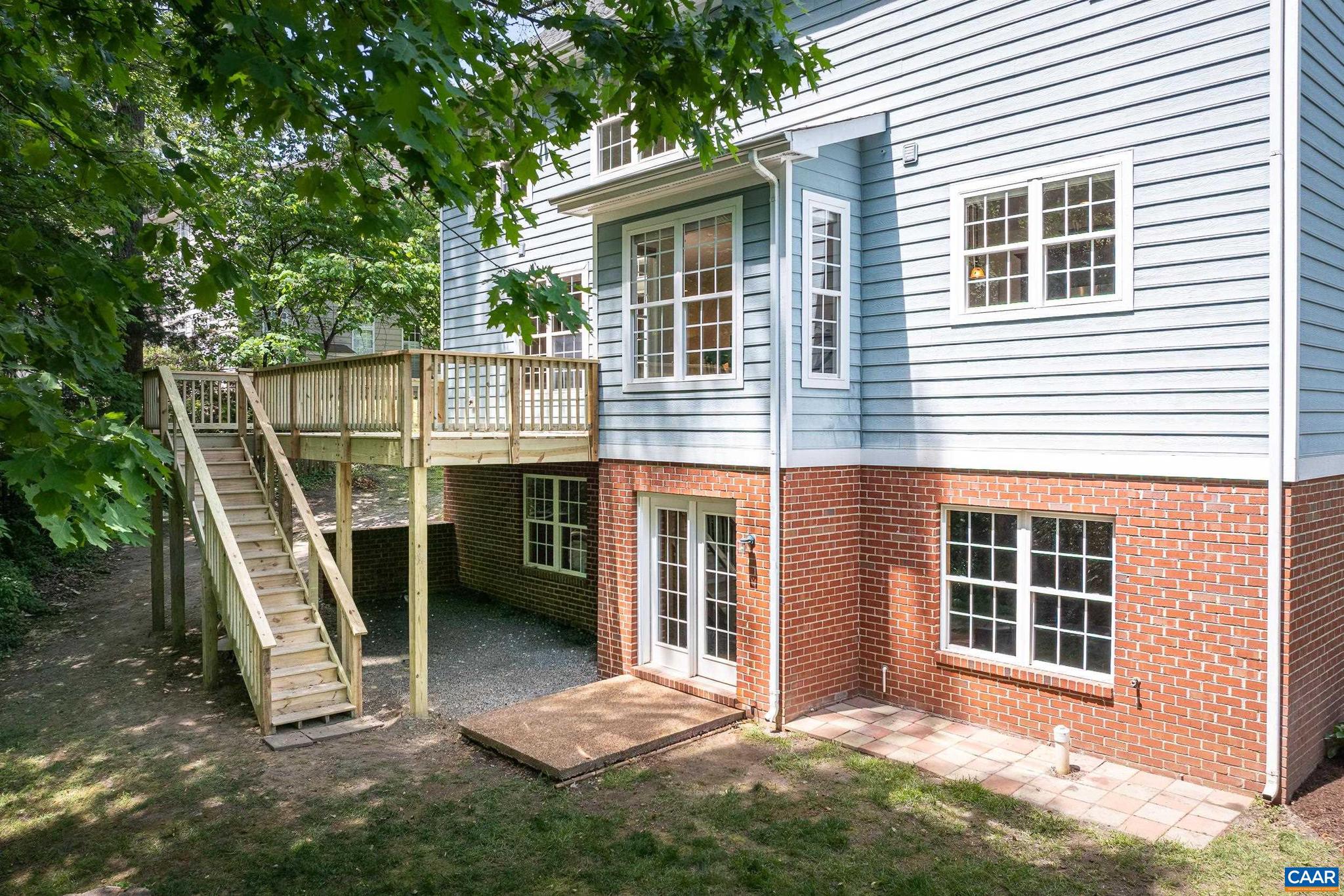 MOSBY MOUNTAIN - Residential
