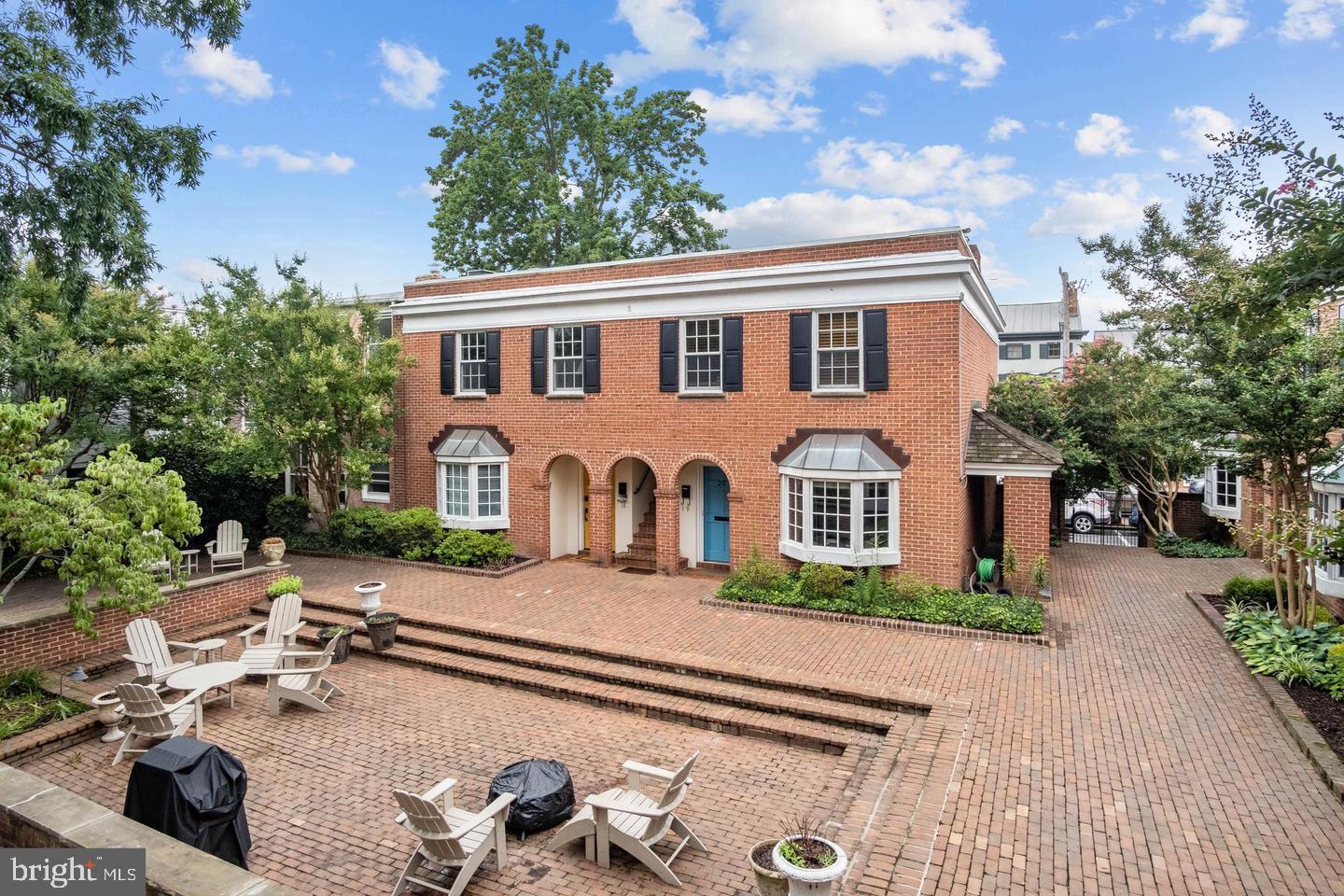 WHALES TAIL - Residential Lease