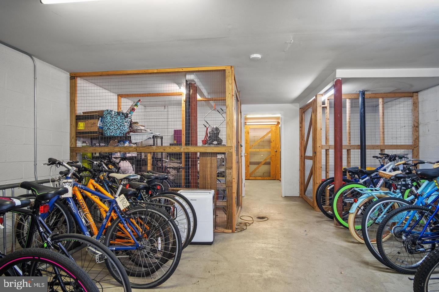 WHALES TAIL - Residential Lease