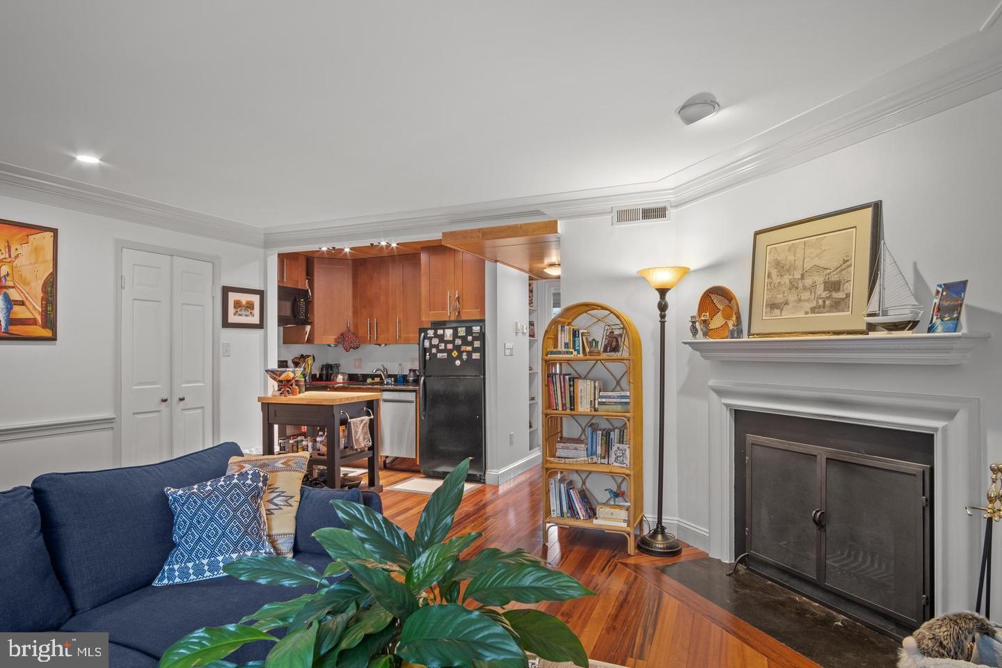 WHALES TAIL - Residential Lease