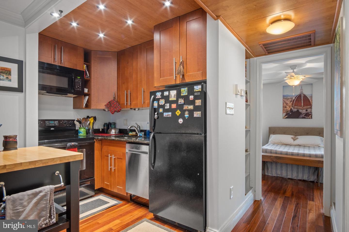 WHALES TAIL - Residential Lease