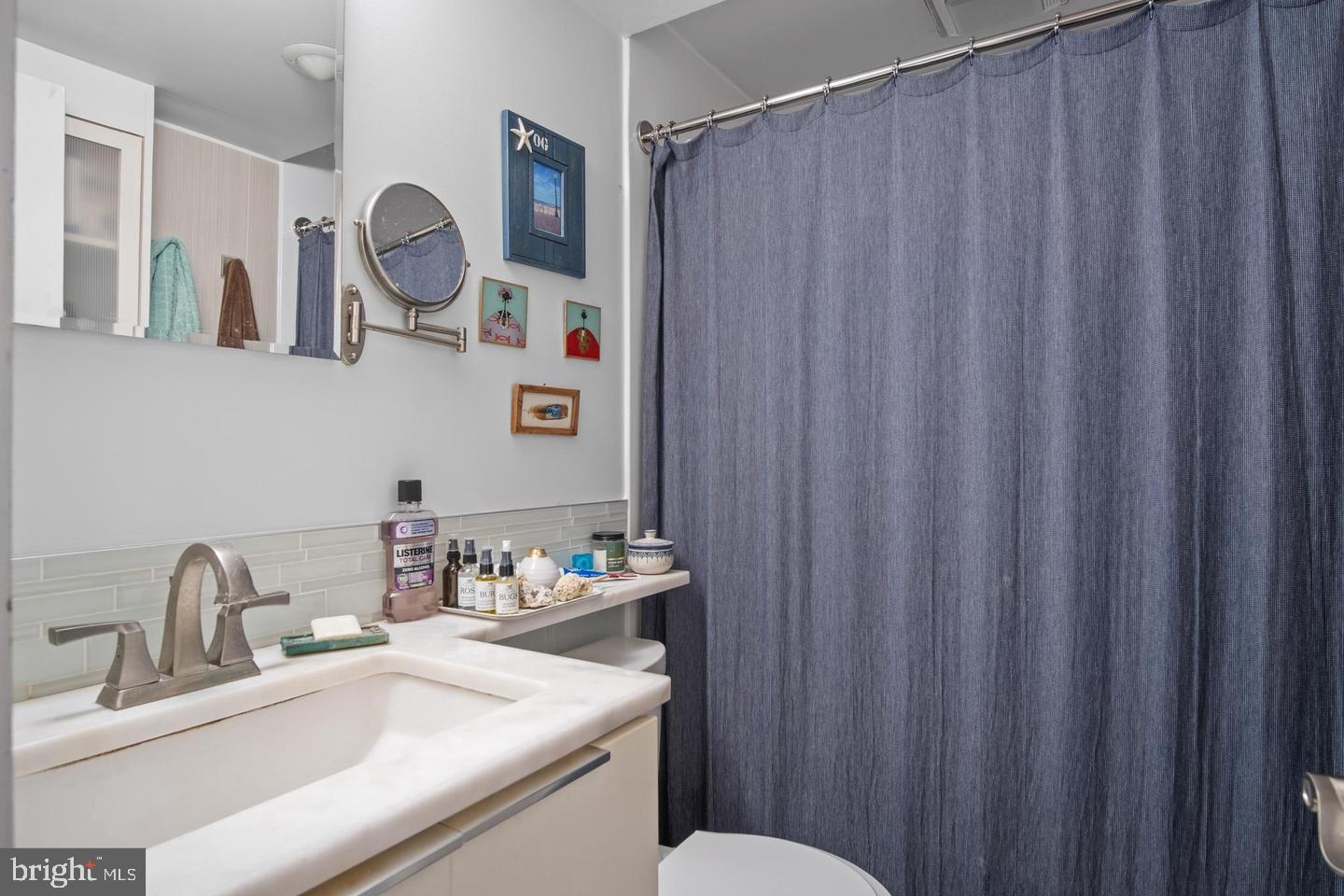 WHALES TAIL - Residential Lease