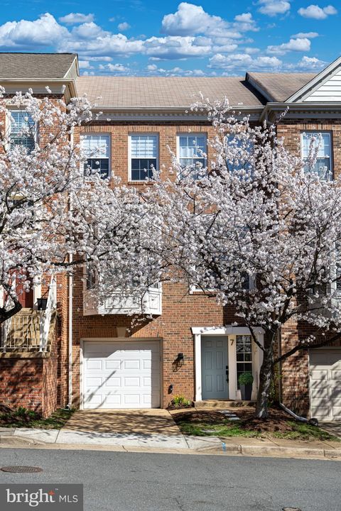Townhouse For Sale - 7 Arell Court<br/> ALEXANDRIA, VA 22304