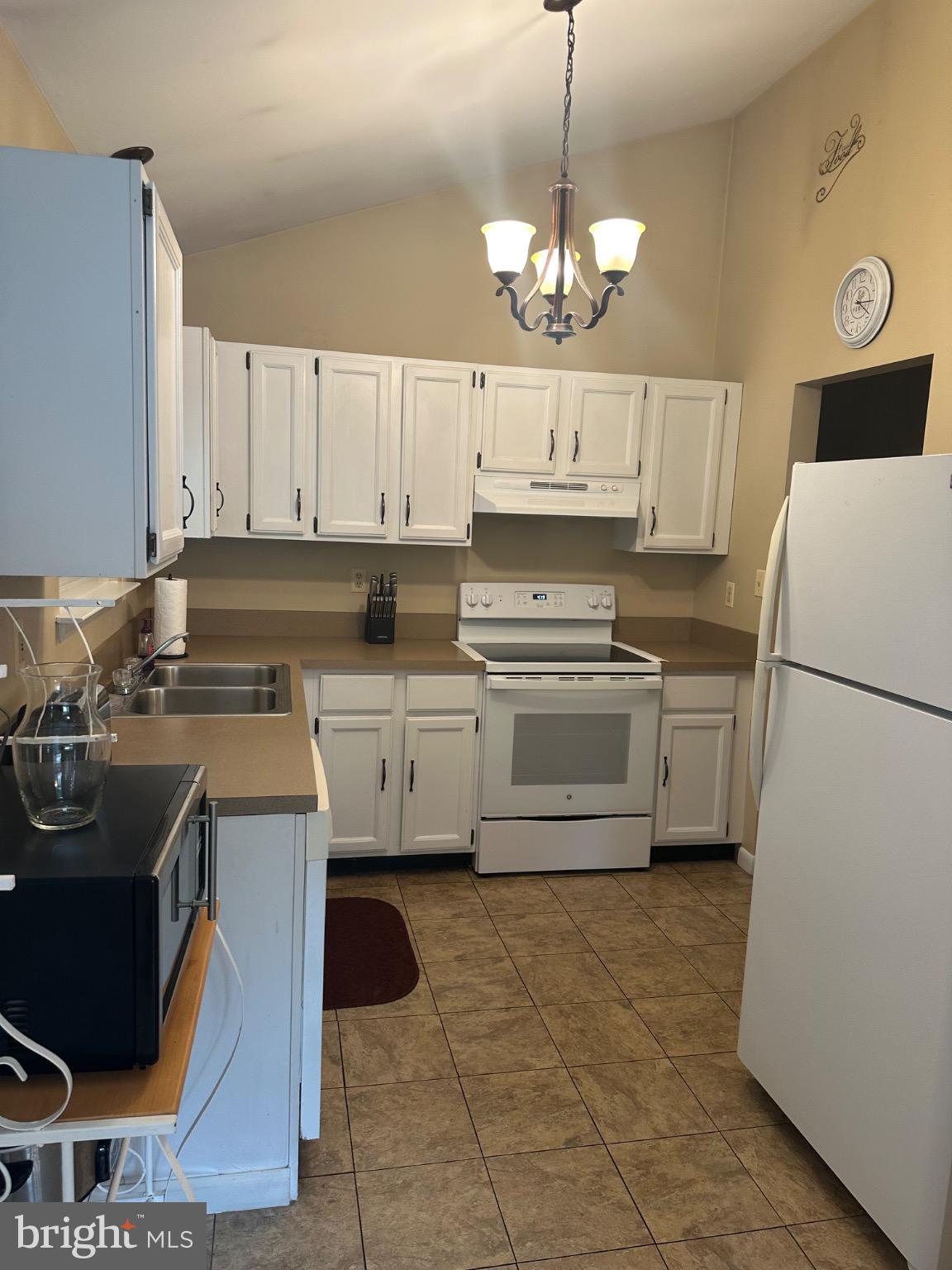 WHITE SANDS - Residential Lease