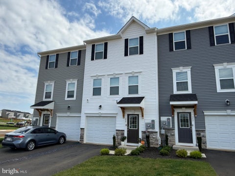 Townhouse For Rent - 353 Huntwellwest Boulevard<br/> RANSON, WV 25438